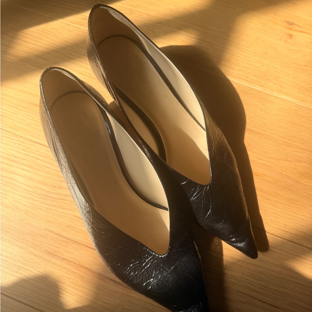 le monde Beryl Crinkle Patent Kitten Heels - Picture 3 of 5